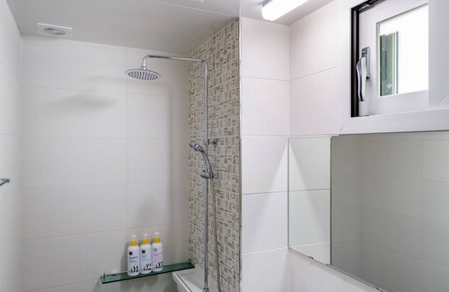 Hallim House | Top-Rated Swimeong Nolmeong Guesthouse with Breakfast