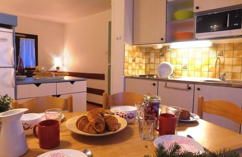 Saint-Leger-les-Melezes Apartment | Swimming pool, sauna, hammam, parking, tv, ski locker, 35m², Saint-Léger-les-Mélèzes