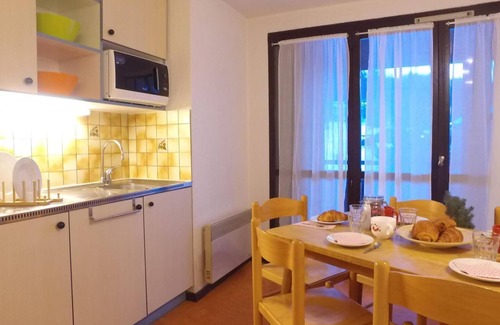 Saint-Leger-les-Melezes Apartment | Swimming pool, sauna, hammam, parking, tv, ski locker, 35m², Saint-Léger-les-Mélèzes