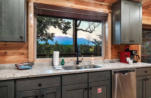 Gatlinburg - Pigeon Forge Cabin | Incredible Views at Mountaintop Pool Cabin - Rated 10/10