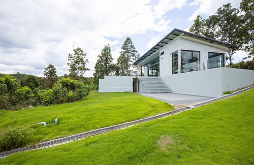 Hang Dong House | Relax by the Pool with Panoramic Views of Nature