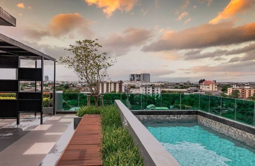Mueang Samut Prakan District Apartment | swimming pool and gym , near BTS PuChao,bkbloft4 - Tambon Thepharak