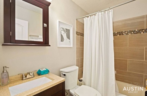Cherrywood Apartment | Fun by the Pool at Spectacular East Austin Rental