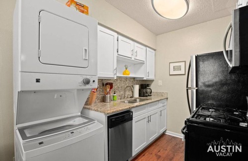 Cherrywood Apartment | Fun by the Pool at Spectacular East Austin Rental