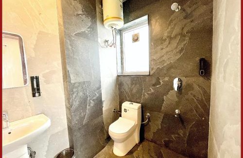 Puri Hotel | SWIMMING POOL HOTEL SHIVEE ! VARANASI - Near Kashi Vishwanath Temple & Ganga Ghat