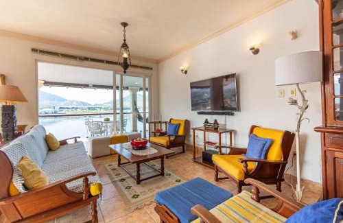 Caieira House | Swimming pool, kayaking and sauna on private beach
