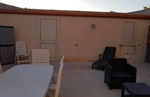 Parrinello Apartment | Family-Friendly Retreat with Pool & Kitesurfing Nearby