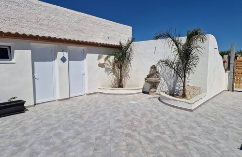 Marsala Apartment | Relaxing Retreat with Pool, Kitesurfing & Pet-Friendly Stays