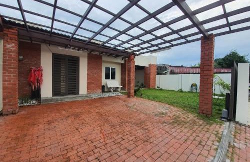 Batu Pahat Apartment | Inviting Swimming Pool Party House with Family-Friendly Amenities