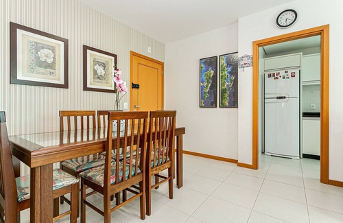 Saco dos Limoes Apartment | Refreshing Pool with Ocean View Near UFSC for Your Stay