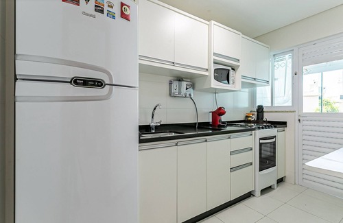 Saco dos Limoes Apartment | Refreshing Pool with Ocean View Near UFSC for Your Stay