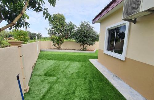 Krubong House | Family-Friendly 5-Bedroom House with Pool near Stadium Hang Jebat