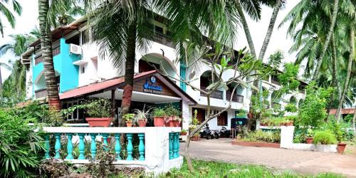 Miramar Resort | Relax at Swim Sea Beach Resort, Panjim - Family-Friendly Stay