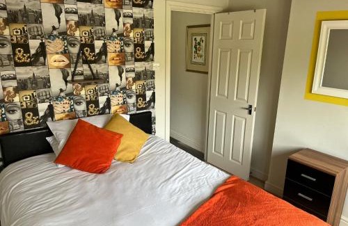 Swindon Apartment | Cozy Home from Home in Swindon - Pet Friendly Comfort