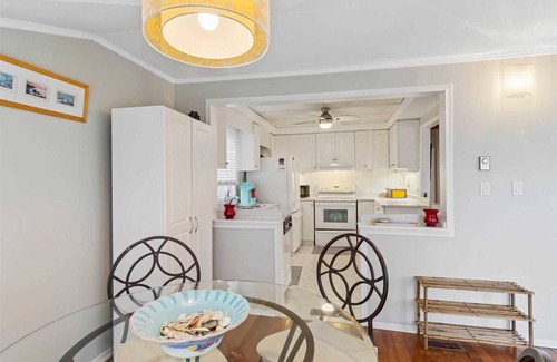 Brock Cottage | Waterfront Swing Bridge Cottage on Lake Simcoe - 10/10 Rated