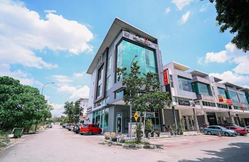 Taman Sri Muda Hotel | Discover Comfort at Swing & Pillows - NueVo Boutique Hotel