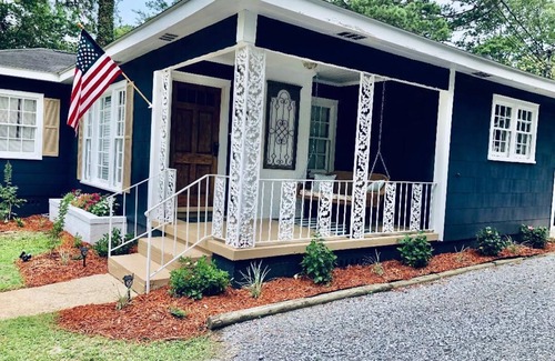 Dothan Cottage | Adorable 1952 Cottage with Oceanfront Views & Guest Rated 10/10