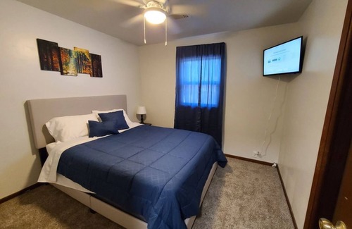 Medicine Lodge Bed & Breakfast | Premier Main Street Suite - Ideal for Families, Sleeps 8