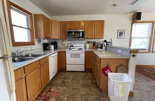 Frisco Cottage | Discover Swinkels: Oceanfront 3-Bedroom Family Retreat