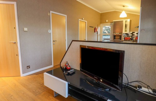 Ripley Cottage | Dog-Friendly Swinsty Lodge with Beautiful Garden in Darley