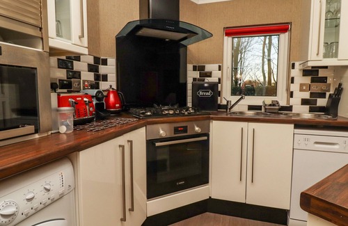 Ripley Cottage | Dog-Friendly Swinsty Lodge with Beautiful Garden in Darley