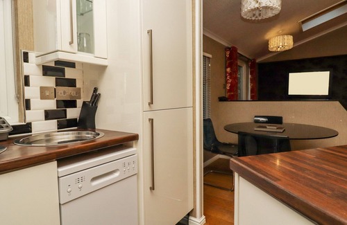 Ripley Cottage | Dog-Friendly Swinsty Lodge with Beautiful Garden in Darley