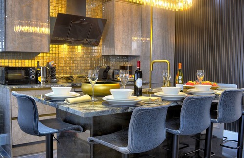 North Shore Apartment | Elegant Swish Luxury Apartments with Breakfast Included