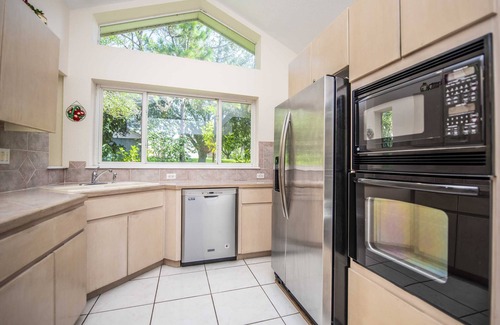 Groveland House | Discover SWISS 101 - Lake Olsen: Pet-Friendly Retreat