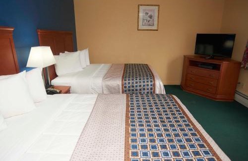 Intervale Hotel | Welcoming Swiss Chalets Village Inn with Pool & Hot Tub