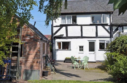 King's Bromley Cottage | Family-Friendly 2 Bedroom Retreat in Alrewas, Near Lichfield