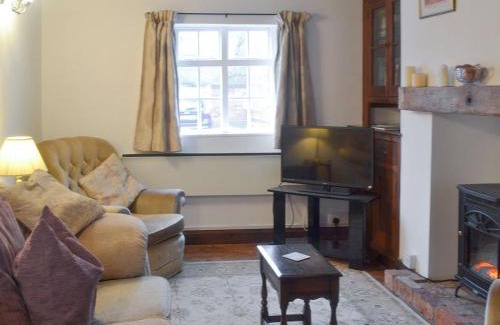 Alrewas House | Discover Swiss Cottage: Pet-Friendly & Family Ready Retreat