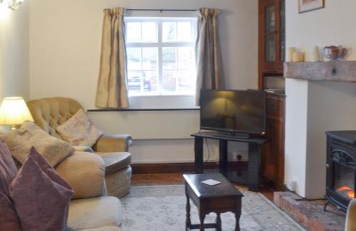 Alrewas House | Discover Swiss Cottage: Pet-Friendly & Family Ready Retreat