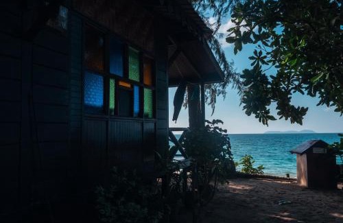 Tekek Hotel | Oceanfront Retreat at Swiss Cottage Tioman - Rated 8.6