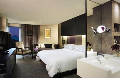 Hongeun-dong Hotel | Elegant Swiss Grand Hotel: 5-Star Comfort & Family-Friendly