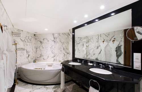 Hongeun-dong Hotel | Elegant Swiss Grand Hotel: 5-Star Comfort & Family-Friendly