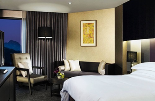 Hongeun-dong Hotel | Elegant Swiss Grand Hotel: 5-Star Comfort & Family-Friendly