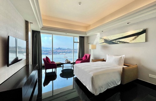 Siming Hotel | Elegant Swiss Grand Xiamen: 5-Star Stay with Pool & Spa