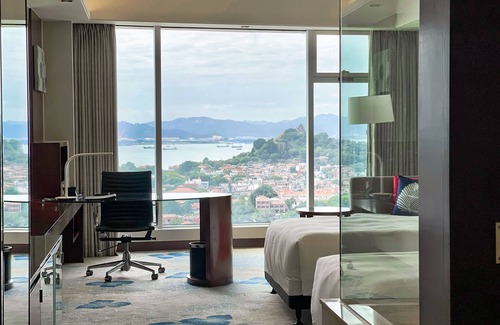 Siming Hotel | Elegant Swiss Grand Xiamen: 5-Star Stay with Pool & Spa