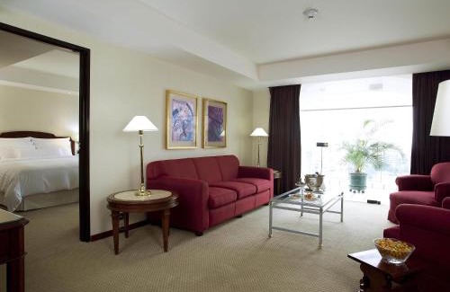 San Isidro Hotel | Premium Swissotel Lima: Pet-Friendly Oasis with Pool Access