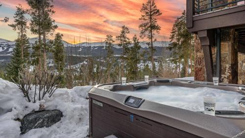 The Highlands House | Family-Friendly Getaway at Switchback Lodge Awaits You