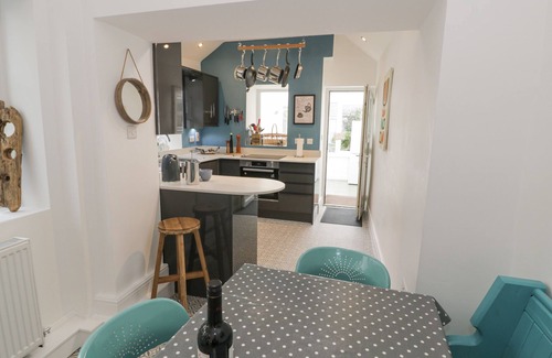 Tywyn House | SWN YR AFON, pet friendly, character holiday cottage in Tywyn