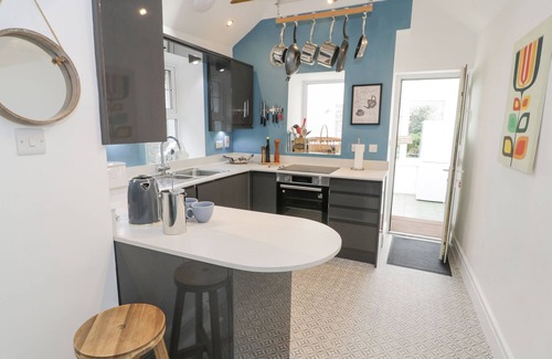 Tywyn House | SWN YR AFON, pet friendly, character holiday cottage in Tywyn