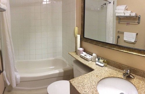Bancroft Hotel | Inviting Sword Motor Inn: Pool, Spa & Family-Friendly Stay
