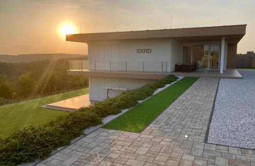 Szekszard Apartment | Unforgettable SXRD Luxus Apartmanok: 5-Star Stay with Hot Tub