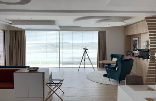 Szekszard Apartment | Unforgettable SXRD Luxus Apartmanok: 5-Star Stay with Hot Tub