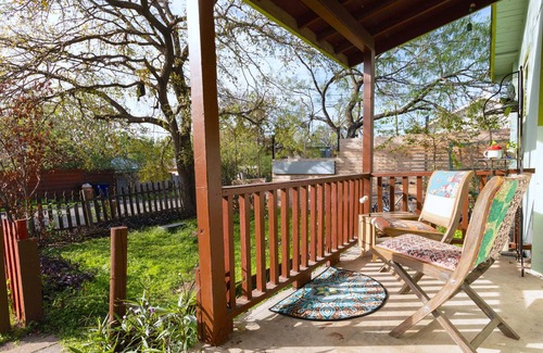 MLK House | Inviting 3-Bedroom House with AC, WiFi & Hot Tub in Austin