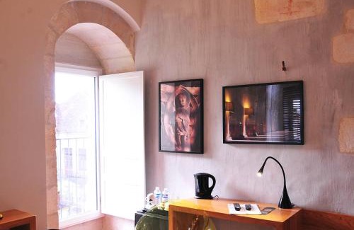 Vezelay Hotel | Delightful SY-la terrasse: Pet-Friendly with Top Amenities