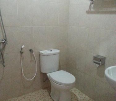 Laweyan Hotel | Comfortable Stay at Syariah Arini Hotel with Breakfast Included