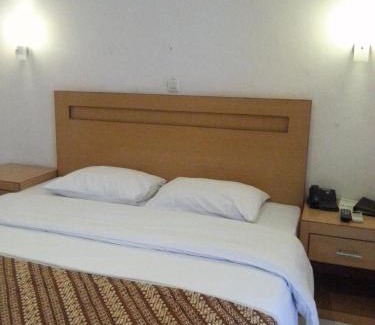 Laweyan Hotel | Comfortable Stay at Syariah Arini Hotel with Breakfast Included