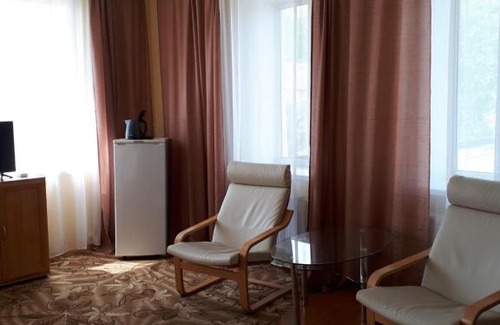 Syasstroi Hotel | Budget-Friendly Stay at Syas Inn with Breakfast & Pet Perks